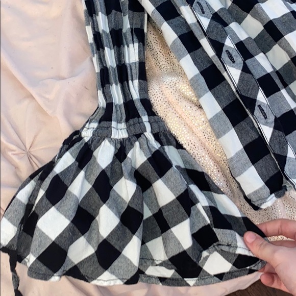 clothes - Picture 2 of 3